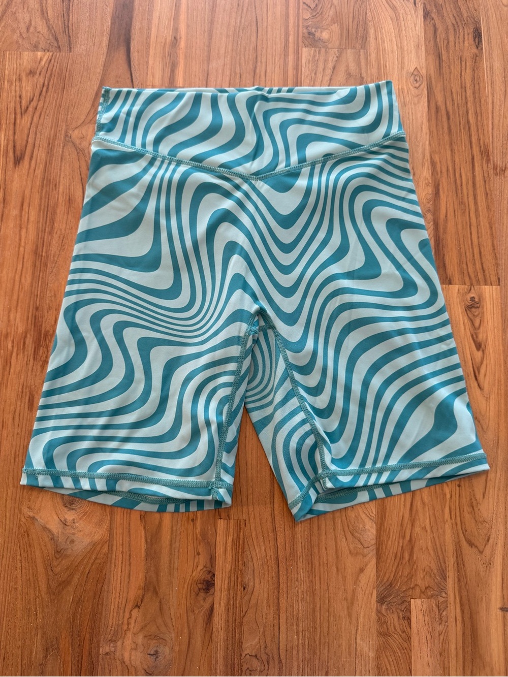 Balance Athletica Vitality Biker Shorts Women’s Medium? No size tag